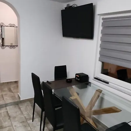 Marilona Fuer 4-5 Personen Im Eg Direkt Am Apartmán